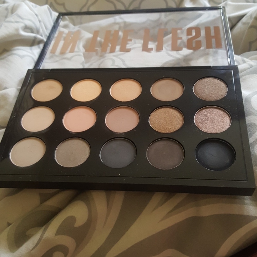 MAC eyeshadow palette